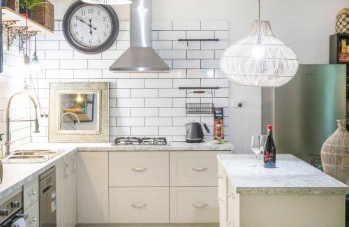 Larrakeyah Apartment | Where Enchanted Garden meets Tropical Paradise