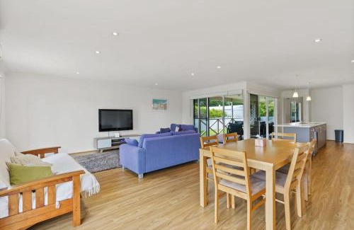 Goolwa South House | Where the River meets the Sea 66 Colman Rd Goolwa-No Linen Included
