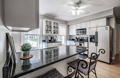 Munjoy Hill Apartment | Whether With Family or Friends Shop, Sight See & Dine at Great Restaurants