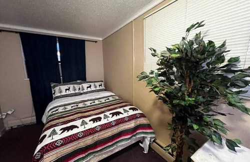 Bonesteel Hotel | Whetstone Bay Lodge Room 5 - Sleeps 2 · Whetstone Bay Lodge Room 5 - Sleeps 2