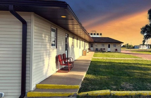 Bonesteel Hotel | Whetstone Bay Lodge Room 5 - Sleeps 2 · Whetstone Bay Lodge Room 5 - Sleeps 2