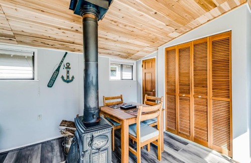 Freeland House | Whidbey Cottage on Holmes Harbor
