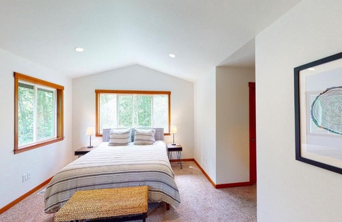 Clinton House | Whidbey Hollow Retreat