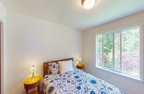 Clinton House | Whidbey Hollow Retreat