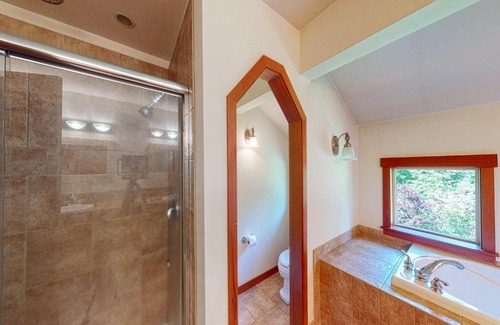 Clinton House | Whidbey Hollow Retreat