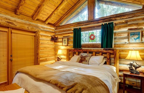 Greenbank Cabin | Whidbey Island Cabin w/ Deck & Gas Grill!