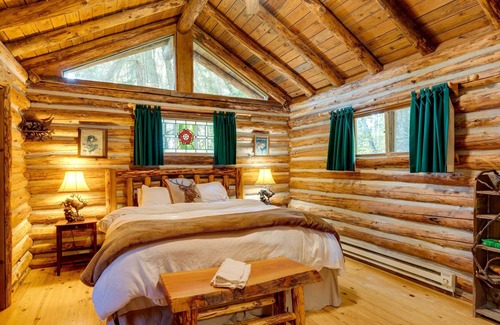 Greenbank Cabin | Whidbey Island Cabin w/ Deck & Gas Grill!