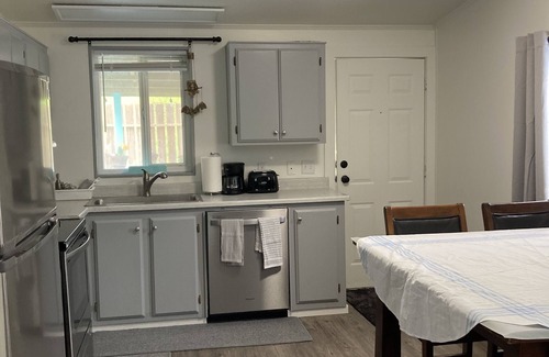 Freeland House | Whidbey Island Charming Cottage with Spacious Backyard