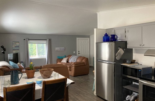Freeland House | Whidbey Island Charming Cottage with Spacious Backyard
