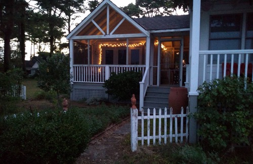 Onancock House | Whimsical Cottage with Gorgeous Views of the Bay, overlooking Russell Marina.