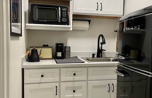 Santa Clara House | Whimsical Designer Guesthouse — 2-bedroom near Kaiser Apple Nvidia Levis Stadium