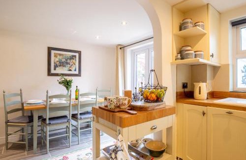Bretforton House | Whippet Cottage
