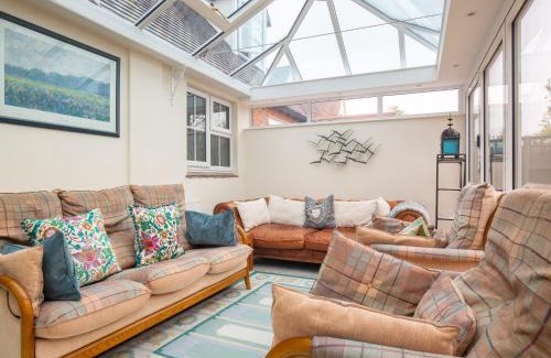 Bretforton House | Whippet Cottage