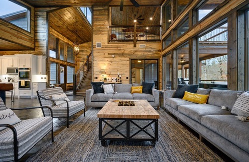Broken Bow Cabin | Whippoorwill Creek - EV Outlet, Creekside, Playset, Gameroom, Hot Tub,