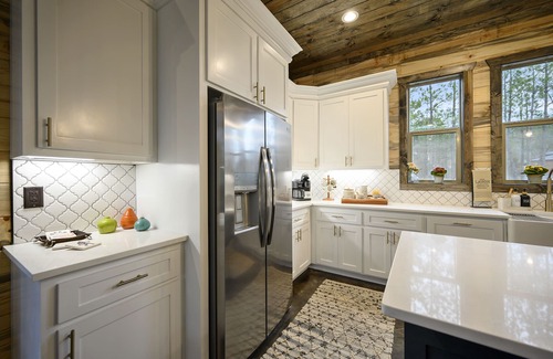 Broken Bow Cabin | Whippoorwill Creek - EV Outlet, Creekside, Playset, Gameroom, Hot Tub,