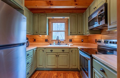 Sugar Grove Cabin | Whiskey Creek Cabin - Peaceful creekside cabin with hot tub!