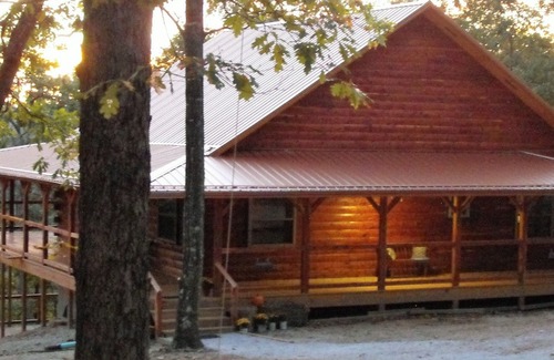 Jasper Cabin | Whiskey Hollow of Deer Lodge Cabin Rentals