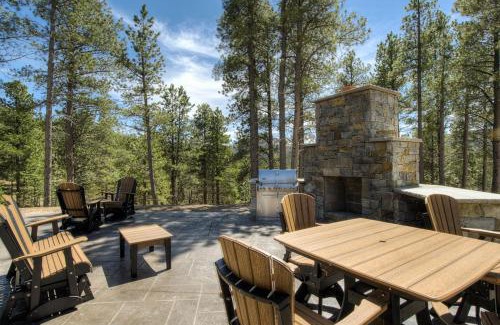 Deadwood House | Whiskey Ridge Lodge