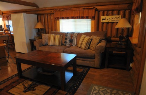 West Yellowstone Cabin | WHISKEY SPRINGS CABINS #1nCozy and delightful, in town convenience