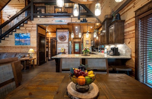 Hochatown Cabin | 🏡 Whisky Hollow: Pets 🐾, Private Heated Pool 🏊‍♂️, Arcade 🕹️, Playground 🎠