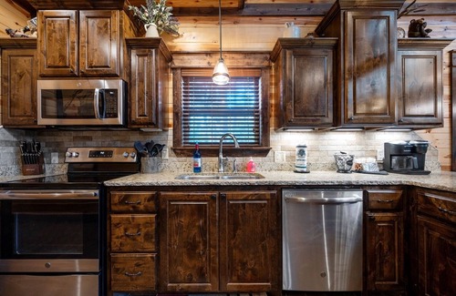 Hochatown Cabin | 🏡 Whisky Hollow: Pets 🐾, Private Heated Pool 🏊‍♂️, Arcade 🕹️, Playground 🎠