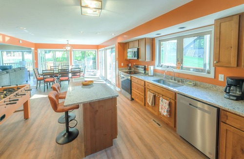Timberline House | Whisper Haven - Newly Renovated Ski-In/Out House w/Hot Tub on Winterset Trail!