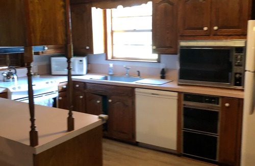 Woden House | Whisper Oaks 15 miles to SFA coliseum. Quiet and nestled in the country!