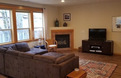 Cannon Beach House | Whispering Dunes - 5 bedroom home in the heart of the village of Cannon Beach