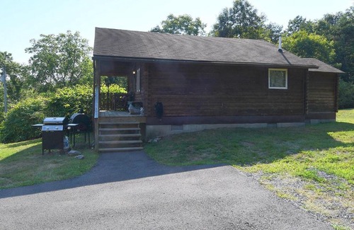 The Woods Ski Chalet | Whispering Hills - Pet Friendly - Hot Tub - Grill - Wifi - Fire Pit - Covered Porch - Screen Porch - Fireplace - View - Billiard Table - Game room