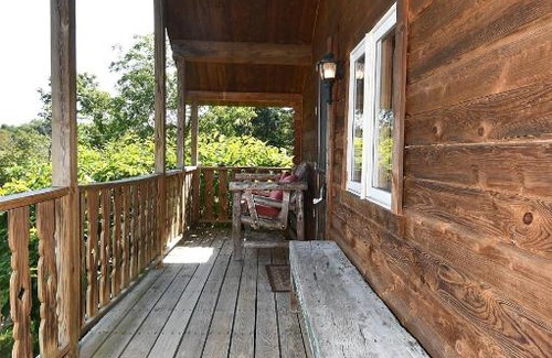 The Woods Ski Chalet | Whispering Hills - Pet Friendly - Hot Tub - Grill - Wifi - Fire Pit - Covered Porch - Screen Porch - Fireplace - View - Billiard Table - Game room