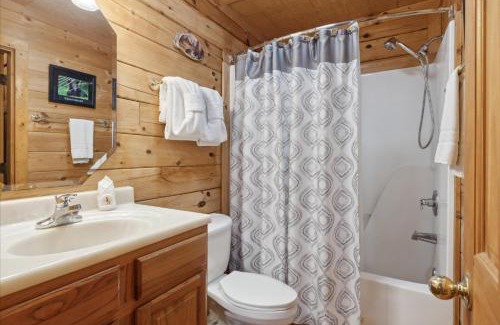 Gatlinburg - Pigeon Forge House | Whispering Oaks – Your Tranquil Smoky Mountain Retreat