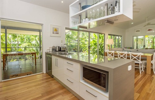 Nelly Bay House | Whispering Palms, Nelly Bay