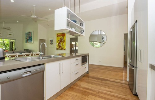 Nelly Bay House | Whispering Palms, Nelly Bay