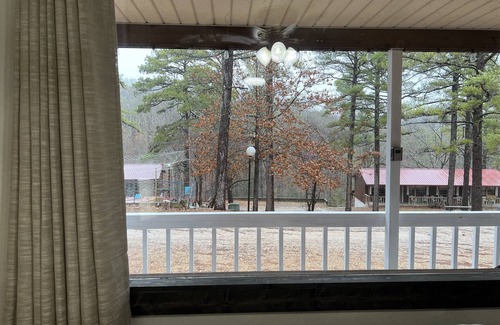 Branson Cabin | Whispering Pines-Cabin near SDC