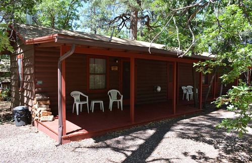 Pinetop-Lakeside Cabin | Whispering Pines - Cabin 20 (Studio)