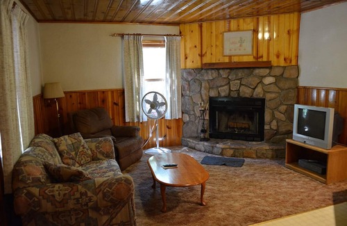 Pinetop-Lakeside Cabin | Whispering Pines - Cabin 20 (Studio)