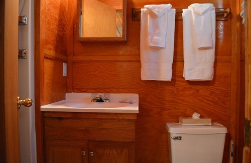 Pinetop-Lakeside Cabin | Whispering Pines - Cabin 20 (Studio)