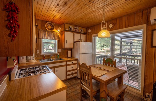 Ruidoso Cabin | Whispering Pines Cabin with Hot Tub in Ruidoso