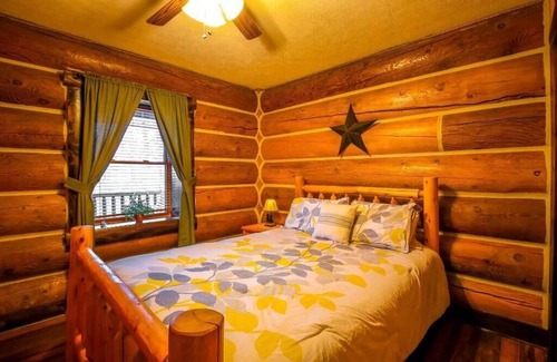 Luray Cabin | Whispering Pines Cabin