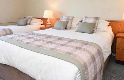 Crosshaven Hotel | Whispering Pines