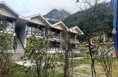 Mangan Hotel | Whispering Pines Lachung