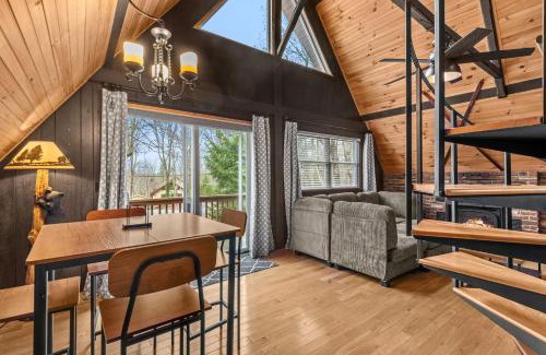 Briar Crest Woods House | Whispering Pines - Lake Access Hot Tub Fire Pit