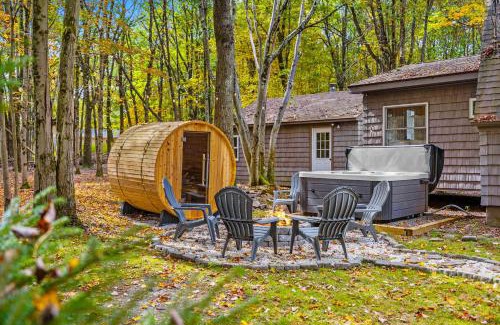 Briar Crest Woods House | Whispering Pines - Lake Access Hot Tub Fire Pit