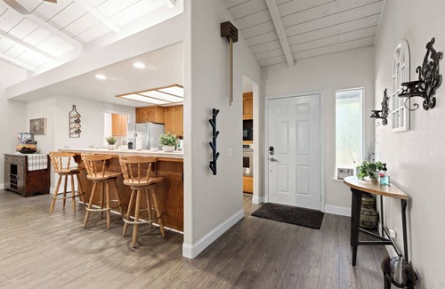 Oakhurst House | Whispering Pines near Bass Lake W Arcade!