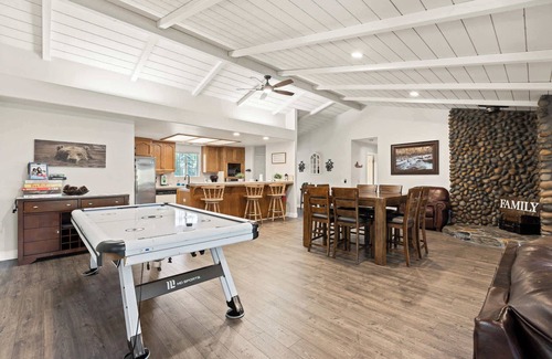 Oakhurst House | Whispering Pines near Bass Lake W Arcade!