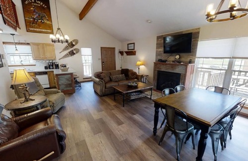 Red River Cabin | Whispering Pines - ON THE RIVER! Very Nice Decor and Furnishings - Spacious Slee