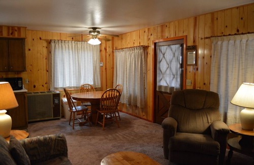 Pinetop-Lakeside Cabin | Whispering Pines Resort- Cabin #14