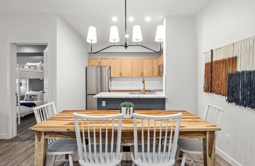Canmore Condo | Whispering Pines Retreat ~ Hot Tubs/Outdoor Heated Pool