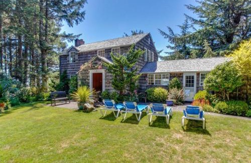 Newport House | Whispering Seas with Hot Tub!