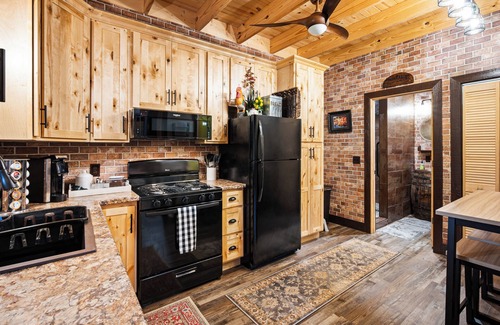 Cookeville Cottage | Whispering Springs cottage near Cummins Falls, TN Tech, and Salt Box Inn